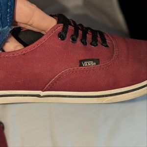 Vans unisex Men's 7.5 Women's 9 burgundy